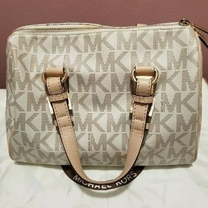 Micheal kors purse